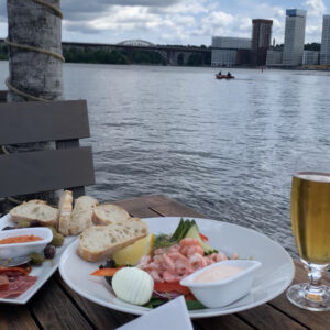 Floating Lunch