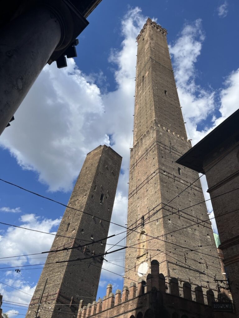 Le due Torri: Garisenda e degli Asinelli, Bologna 2024